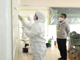 女性ネットワークの会　桃山高で塗装体験教室