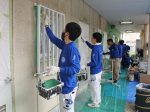 大阪昭和会　中学校に塗装奉仕
